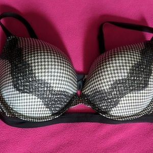 LIKE NEW Victoria's Secret Very Sexy push up bra